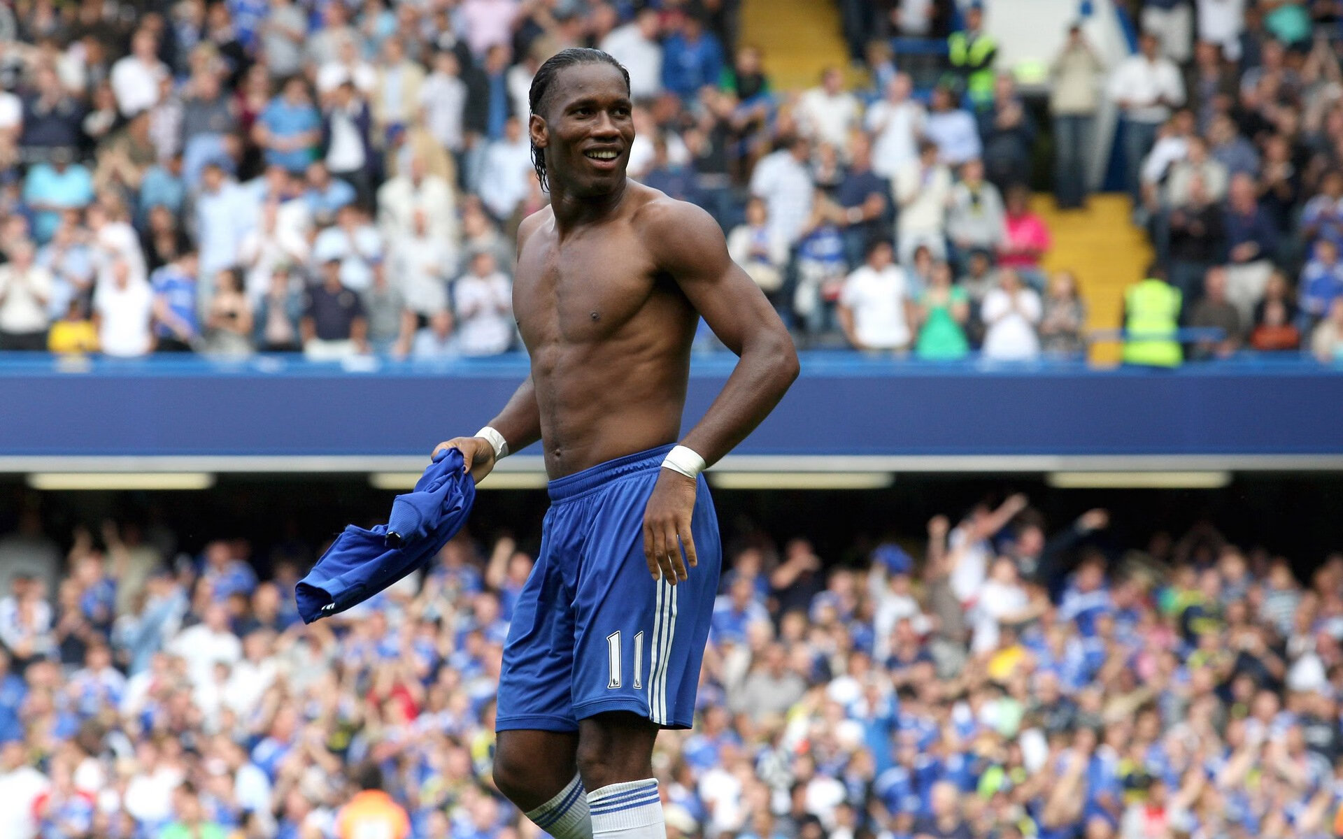 大屏幕上的欢呼声：欧冠夜晚的狂热心情